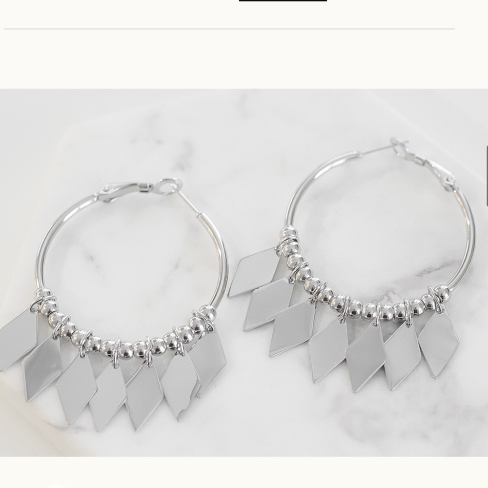 Kinsley Armelle Brynlee Earrings !!